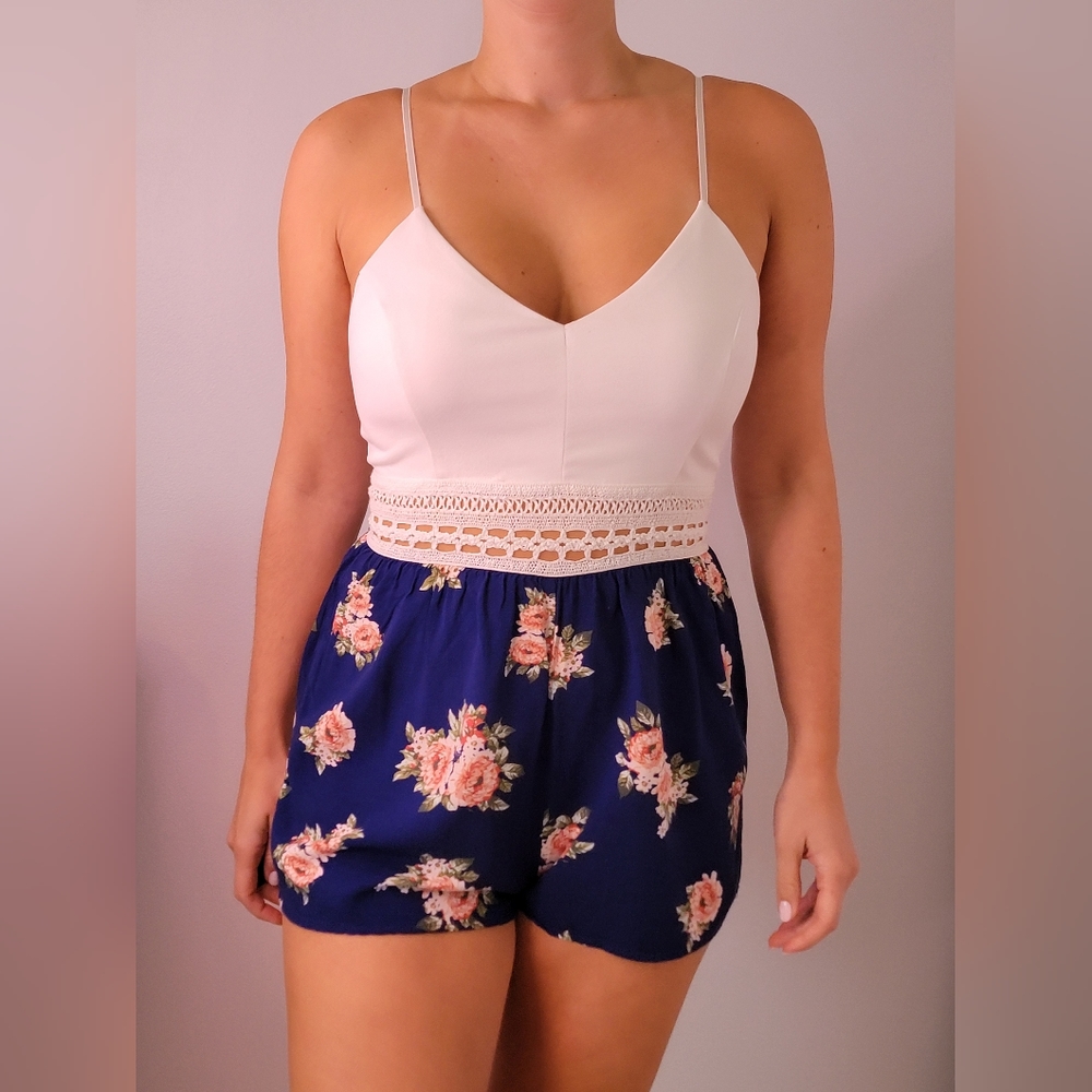 Love Tree Women's White & Blue Romper with  Embroidered Waist Band Size Medium